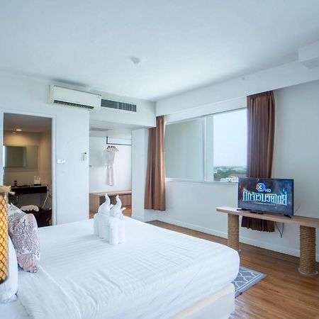 Thong Tarin Hotel Surin Exterior foto