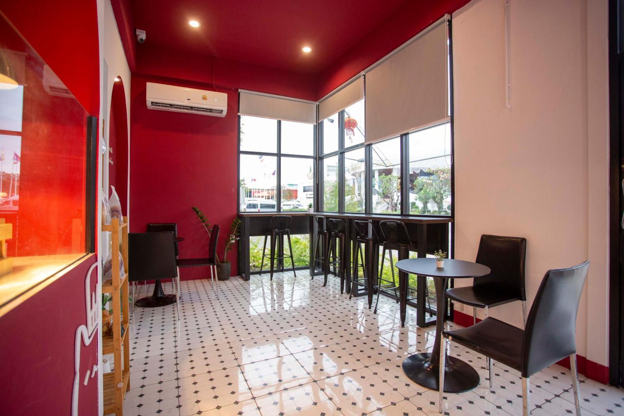 Thong Tarin Hotel Surin Exterior foto