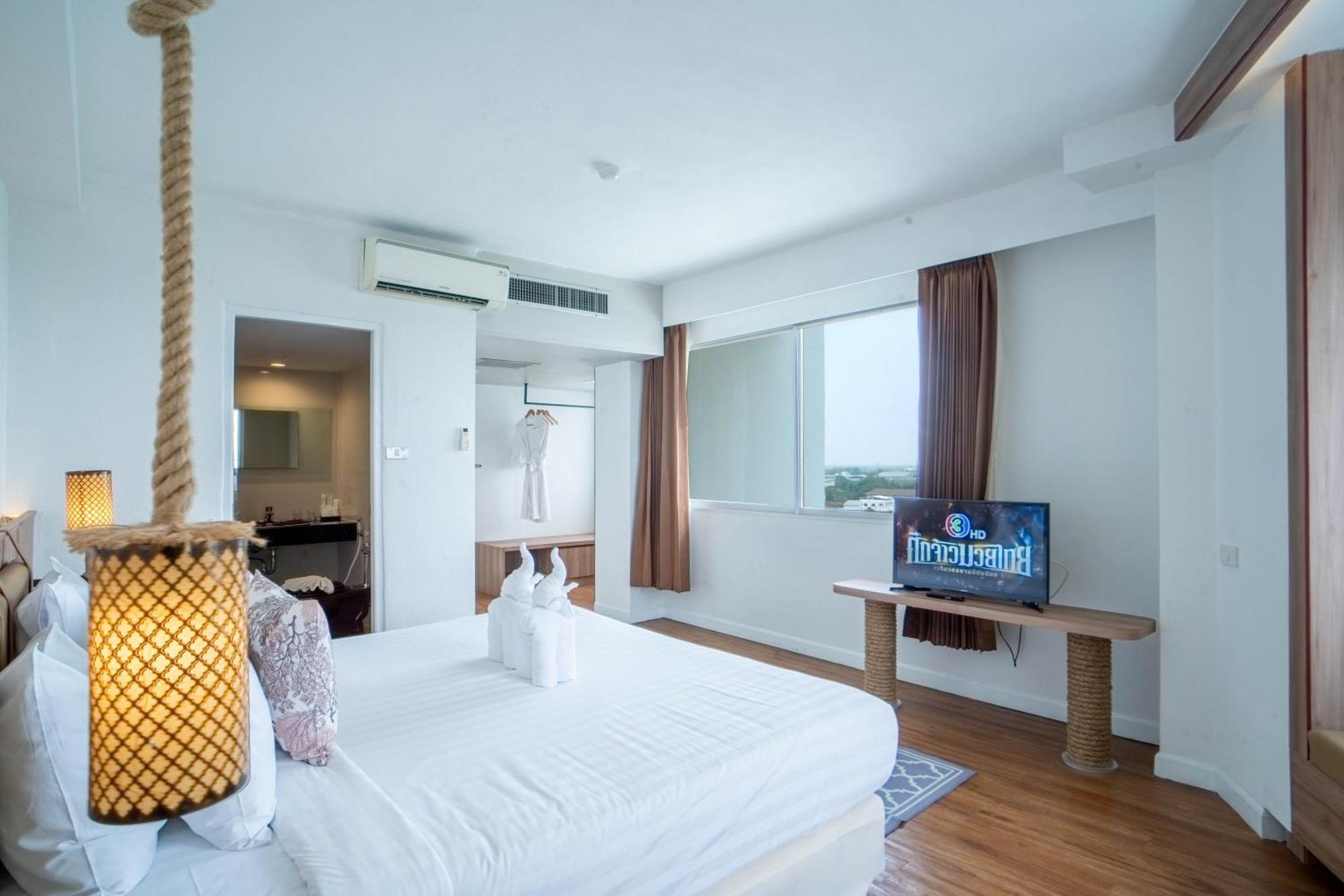 Thong Tarin Hotel Surin Exterior foto