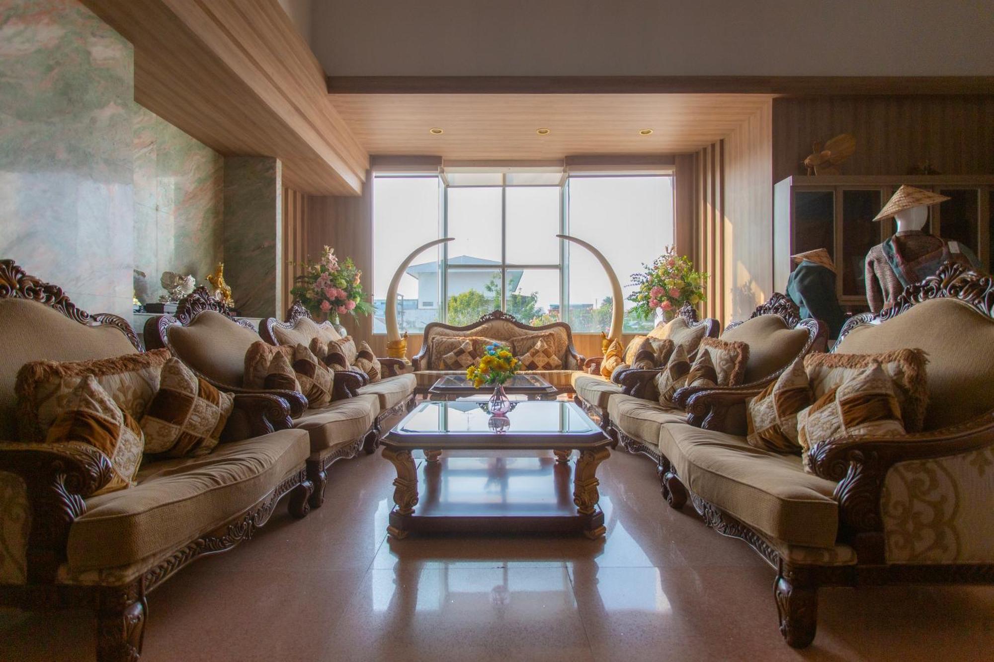 Thong Tarin Hotel Surin Exterior foto