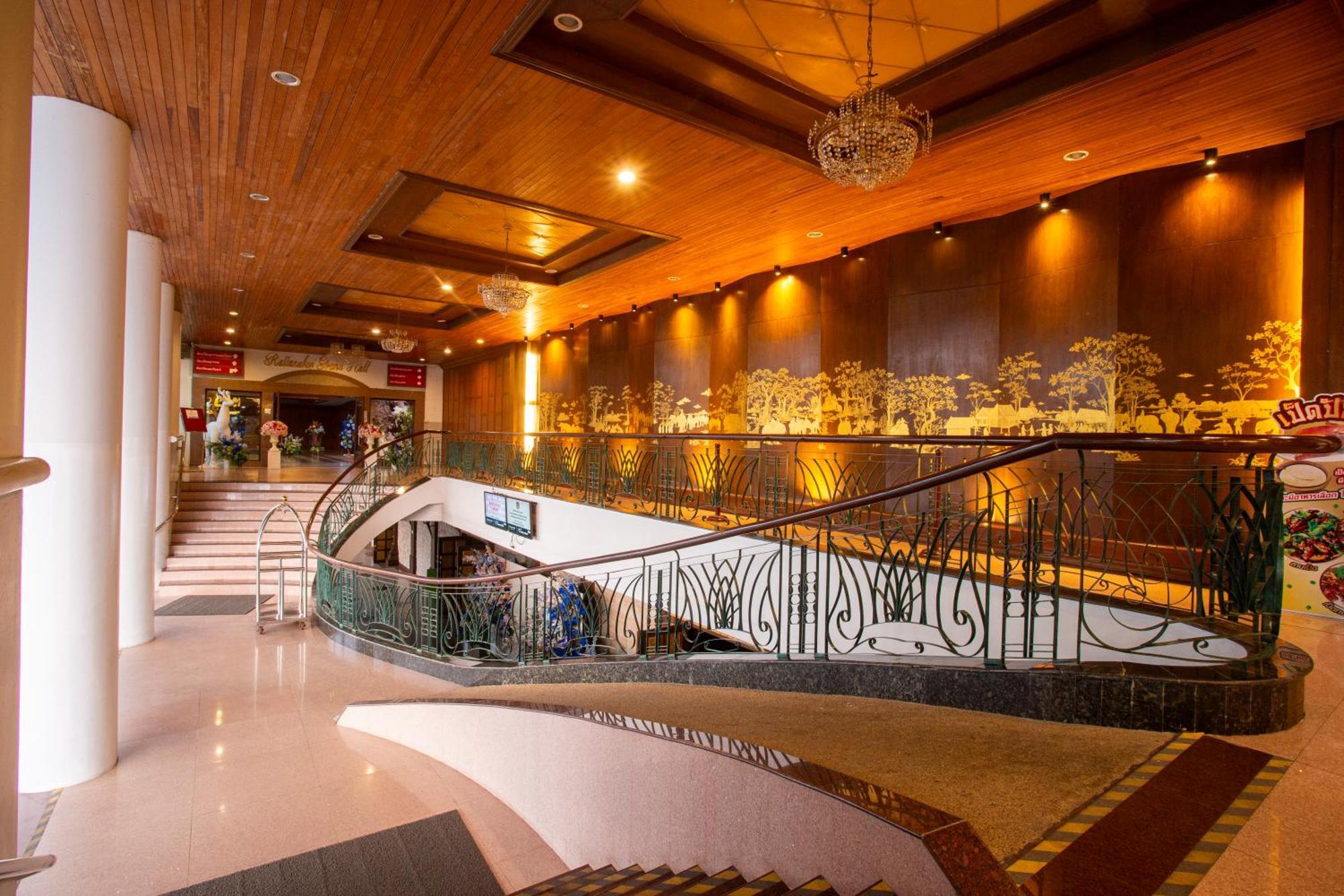 Thong Tarin Hotel Surin Exterior foto