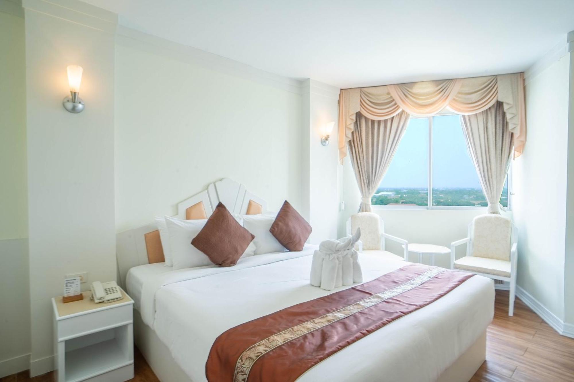 Thong Tarin Hotel Surin Exterior foto