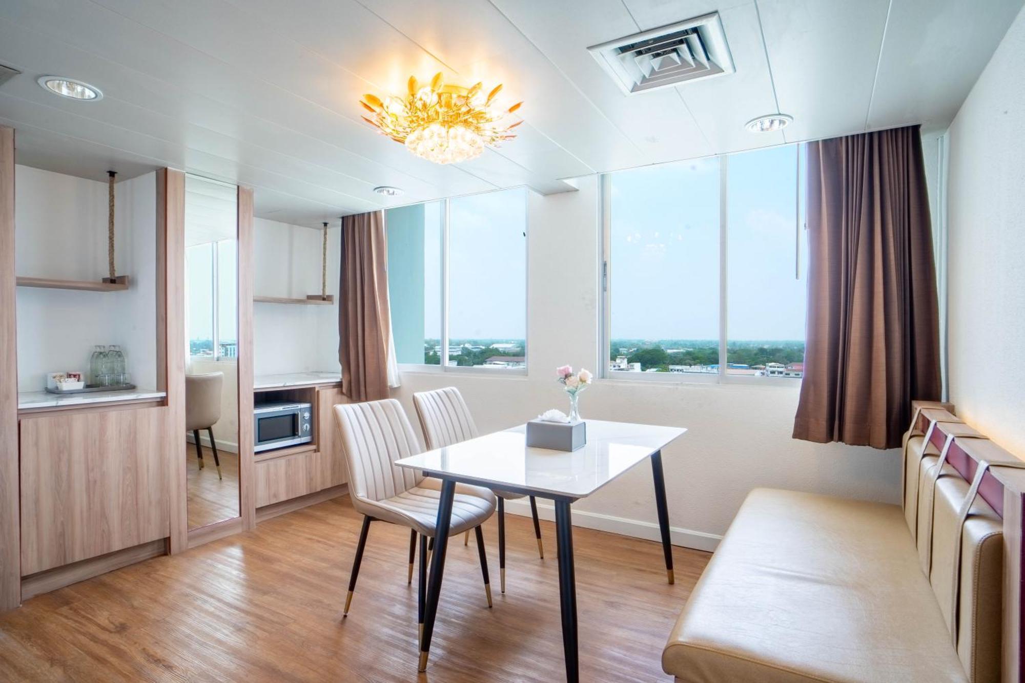 Thong Tarin Hotel Surin Exterior foto