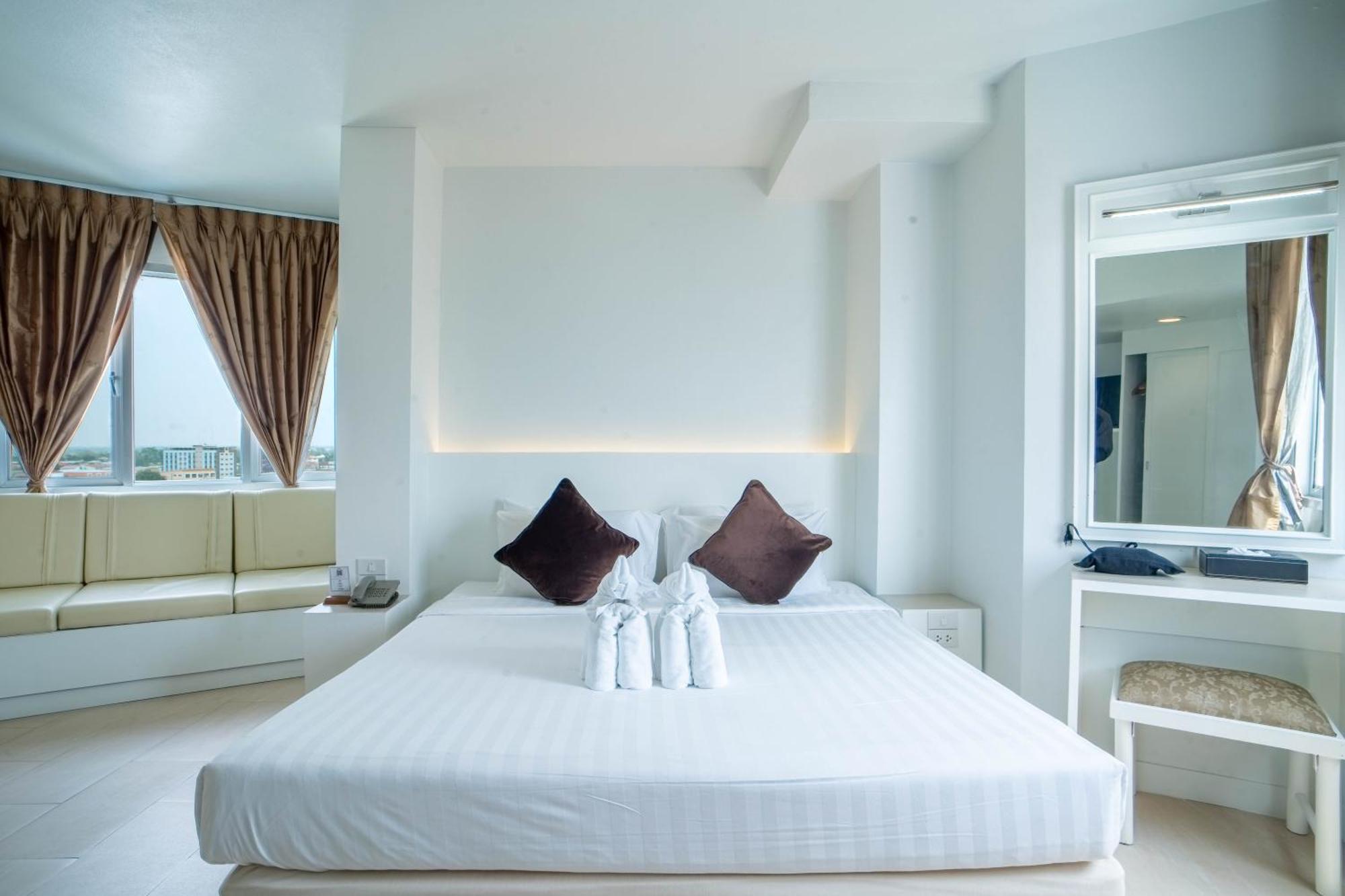 Thong Tarin Hotel Surin Exterior foto